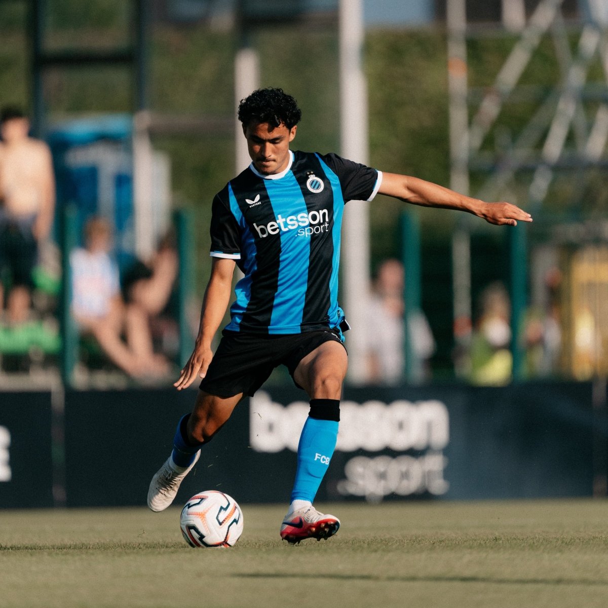 Pro Home Shirt 26/27 - Tsawa - Club Brugge Shop